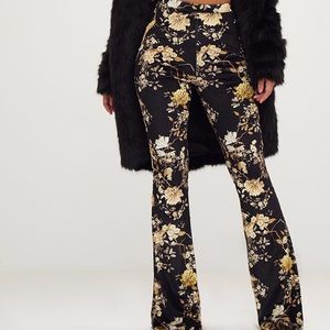 Pretty LITTLE thing Kourtney Kardashian Pants